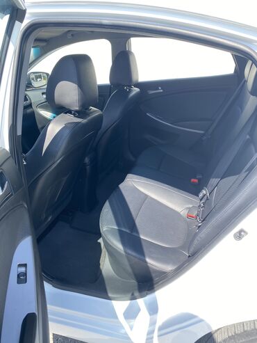 Hyundai: Hyundai Accent: 1.4 l | 2016 il Sedan — 11