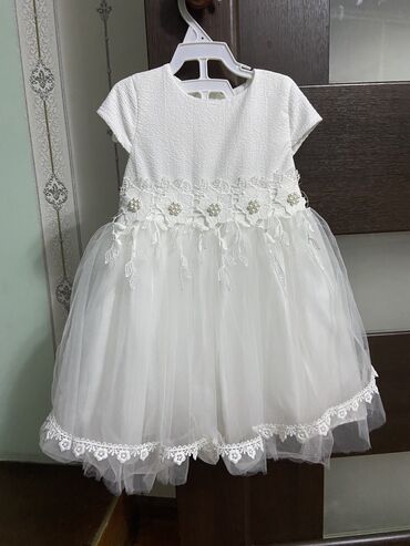 праздничные платья для девочек: Детское платье, цвет - Белый, Б/у