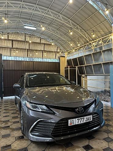 Toyota Camry: 2023 г., 2.5 л, Автомат, Бензин, Седан