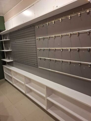 metal iskatel: Mağaza və ya butik üçün ideal olan, divara quraşdırılmış, ağ rəngli