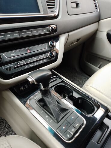 Kia: Kia Carnival / Grand Carnival miniven - Kuzov: qara rəng, geniş və — 5