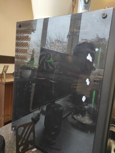 Masaüstü kompüterlər və iş stansiyaları: Masaüstü kompüter – oyun və gündəlik istifadə üçün hazır sistem Əsas — 11