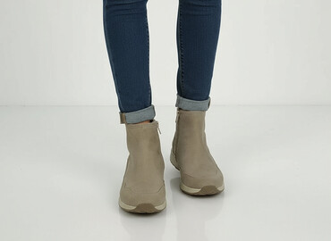 sandaly na koturnie w ccc: Ankle boots for women, size 37