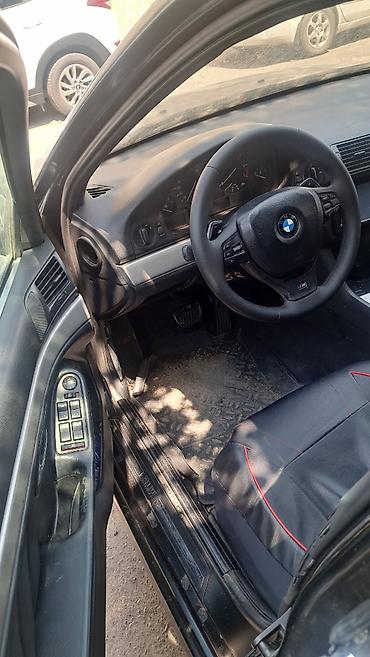 mercedes e class: BMW 5 series: 2.5 l | 1997 il Sedan — 4