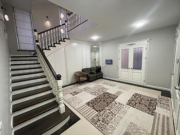 Продажа коттеджей и домов: Продается современный 6-ком. дом 250 м² на участке 4 сотки в центре с — 2