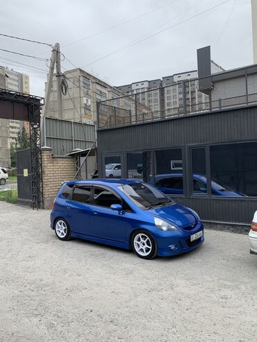 купить хонда инспайр в бишкеке: Honda Fit: 2004 г., 1.5 л, Автомат, Бензин, Хэтчбэк