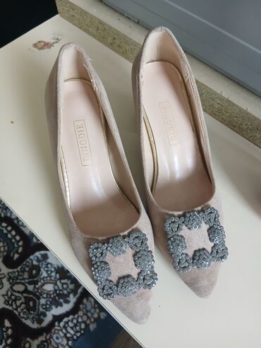 туфли замша искусственная: Туфли, 37, Новый, цвет - Бежевый