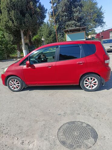 авто с последующим выкупом фит: Honda Fit: 2002 г., 0.3 л, Вариатор, Бензин, Седан