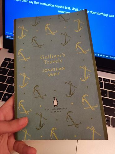 soz ve izi: Jonathan Swift- Gulliverin səyahəti . Kitab başdan sona ingiliscədir