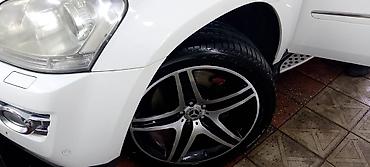 Mercedes-Benz: Mercedes-Benz ML sinfi SUV Xüsusiyyətlər: - Kuzov: ağ rəng, 5 qapılı — 11