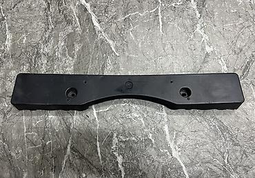 Другие детали кузова: Подномерник Камри 70 Комплектация: SE Для моделей: 2018г.в - — 2