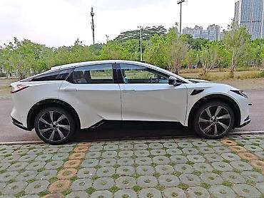 машина 2025: Toyota bZ5: 2025 г., Электромобиль, Лифтбек — 8