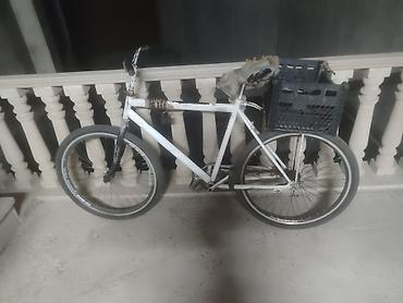 Шоссейные велосипеды: İşlənmiş velosiped, təkərlər dəyişilib 28 likdir isteyen gelib — 2