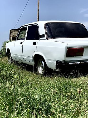 kohnə maşın bazarı: VAZ 2107, ağ rəng, 4 qapılı sedan. Maşın otur sür maşındı 2006 1.7 — 6