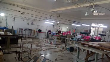 сдается дом под бизнес: Помещения под бизнес 200 квадрат метр 
цену можем договориться