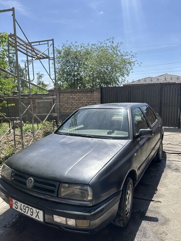 Volkswagen: Volkswagen Vento: 1992 г., 1.8 л, Механика, Бензин, Седан