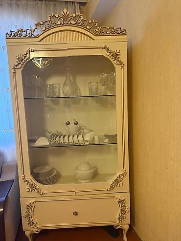 şkaf ucuz: Klassik üslubda vitrin şkaf - Rəng: krem/ivori - Material: MDF əsaslı — 1