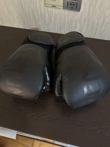 Əlcəklər: Boks elcekleri keyfiyyetli “Venom” markasi adece 17 manat