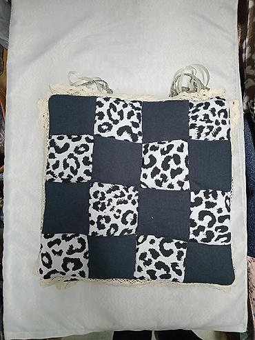 Подушки: Отургуч үчүн жумшак төшөкчө (Сидушка) ​ ​Дизайны: Классикалык "шахмат" — 12