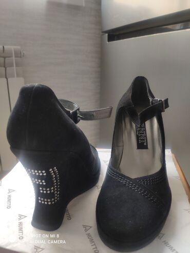 обувь новые: Туфли 39, цвет - Черный