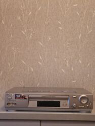 магинтафон калонка: Видеомагнитофон VHS Sony (серебристый корпус) - Формат: VHS