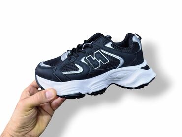 Women's Sneakers and athletic shoes: Patike – sportski modeli - Crno‑bele patike sa debljim đonom i — 3