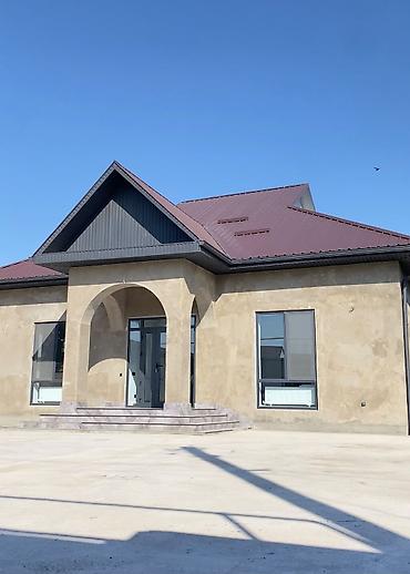 восток 5 3 комнат: 🏡 ҮЙ САТЫЛАТ 📍 Дареги: Манас шаары, Курманбек Аянты: 6 сотых Бөлмө — 1
