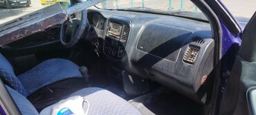 купить машины: Полноразмерный внедорожник Ford Escape темно-фиолетового цвета