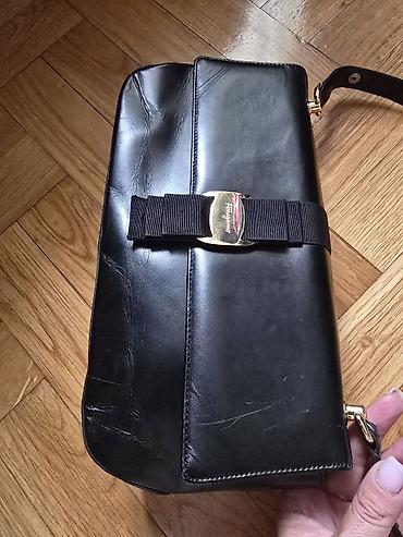 Torbe: Salvatore Ferragamo Vintage Black Leather Vara Wallet with Leather — 2