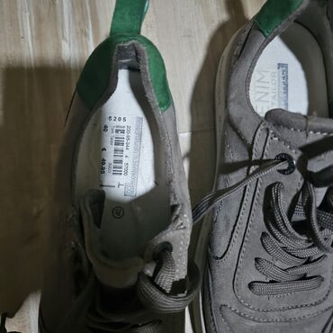 Women's Sneakers and athletic shoes: 40 — 4