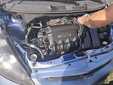 Унаа сатуу: Honda Jazz: 2003 г., 1.3 л, Кол менен иштөөчү, Бензин, Хетчбек — 6