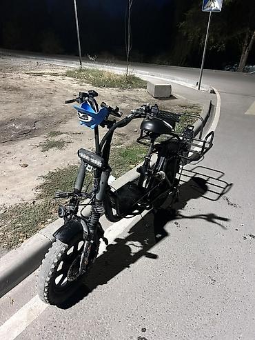 Электровелосипед городского типа с усиленной рамой и грузовыми
