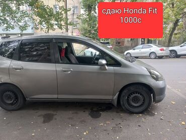 Honda: Сдаю хонда фит семейный жакшы балдарга берилет депозит 15000сом аренда