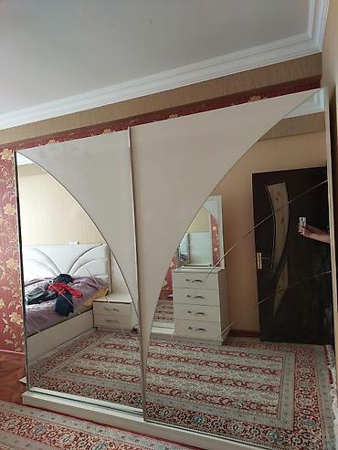 tutulma qus: Ayna qapılı kupe şkaf və paltar masasından ibarət yataq otağı dəsti — 2