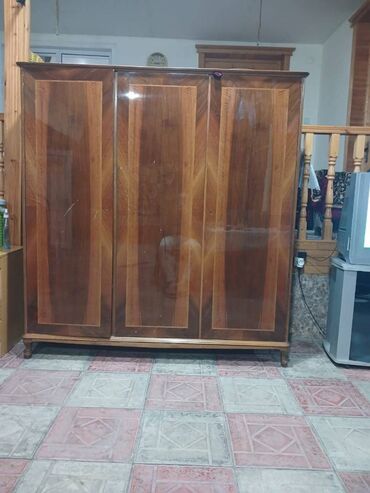 пластиковый шкаф на балкон: Б/у, 2 двери Гардеробный шкаф, Румыния