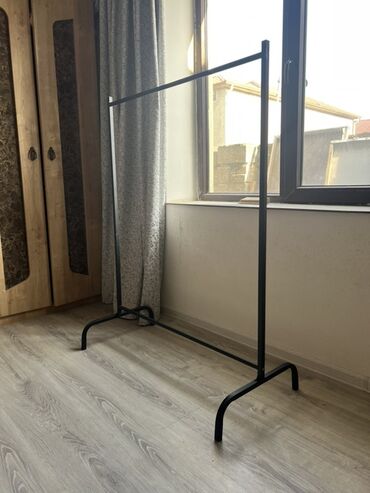 Mağaza asılqanları: Ölçü texmini Hündürlük 134 Eni 103 Metall paltar asılqanı/rax - — 2