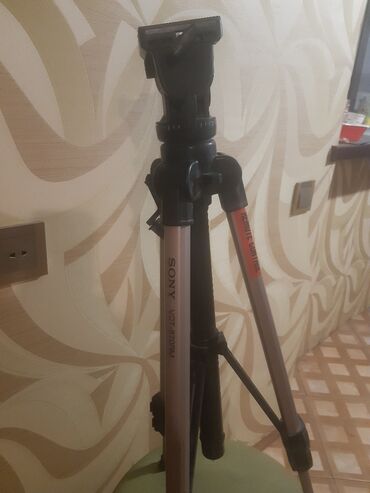 fotoaparat aksesuarlari: Стойки- штативы Manffoto 190 XB VGC 150m.proel 70 ман,штатив Sony 70