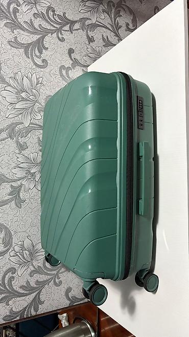 Чемоданы: Чемодан, Материал: Пластик, Средний (40 - 70 л) — 2