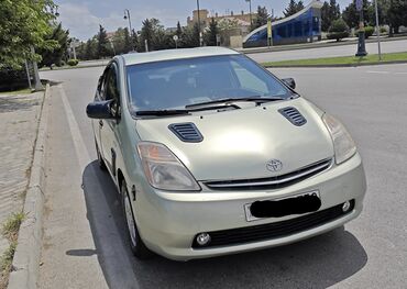 7 nəfərlik avtomobillər: Toyota Prius: 1.5 l | 2008 il Hetçbek