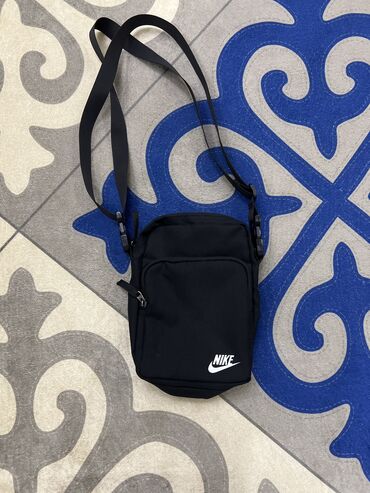 нагрудная сумка: Барсетка Nike