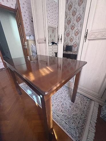 Yığılan-açılan /uzadıla bilən yemək masası - Material: ağac karkas