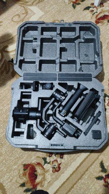 стабилизатор для фотоаппарата: Стабилизатор для камеры DJI Ronin (трёхосевой) в фирменном кейсе