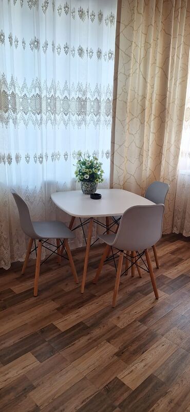 ванна кутова 170: Квадратный стол, 4 стула