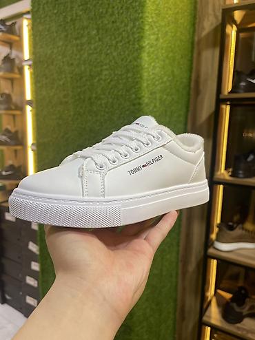 Спорттук бут кийим: Полуклассика Tommy Hilfiger🔥 Зимняя обувь✅ Мягкий мех✅ Цвет: Снежно — 1