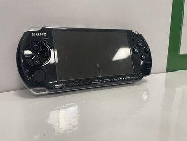 PSP 3000 Slim versiyadı. Proşivka olunub. Yaddaşında məşhur 29 oyun