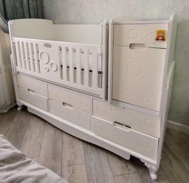 dösək: Для девочки и мальчика, Б/у, Четырехугольная, Колыбель, С матрасом, С механизмом качания