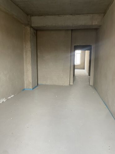 квартира осмонкула: 2 бөлмө, 81 кв. м, Элитка, 2 кабат, ПСО (өзү оңдоп түзөтүп бүтүү үчүн)