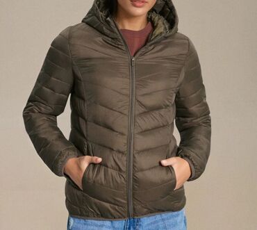 Ostale jakne, kaputi, prsluci: Ženska puf jakna sa kapuljačom – maslinasto zelena - Model: lagana — 1