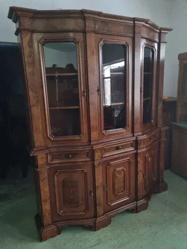 Stilske vitrine: Prelepa vitrina. Odlicno stanje. Visina 220cm Sirina 190 cm Dubina 45 na lalafo.rs — 15 Stilske vitrine: Prelepa vitrina. Odlicno stanje. Visina 220cm Sirina 190 cm Dubina 45 — 15