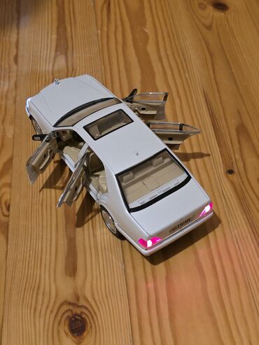 Avtomobil modelləri: Kolleksiya üçün detalı maket avtomobil - Miqyas: təxmini 1:18 - — 5